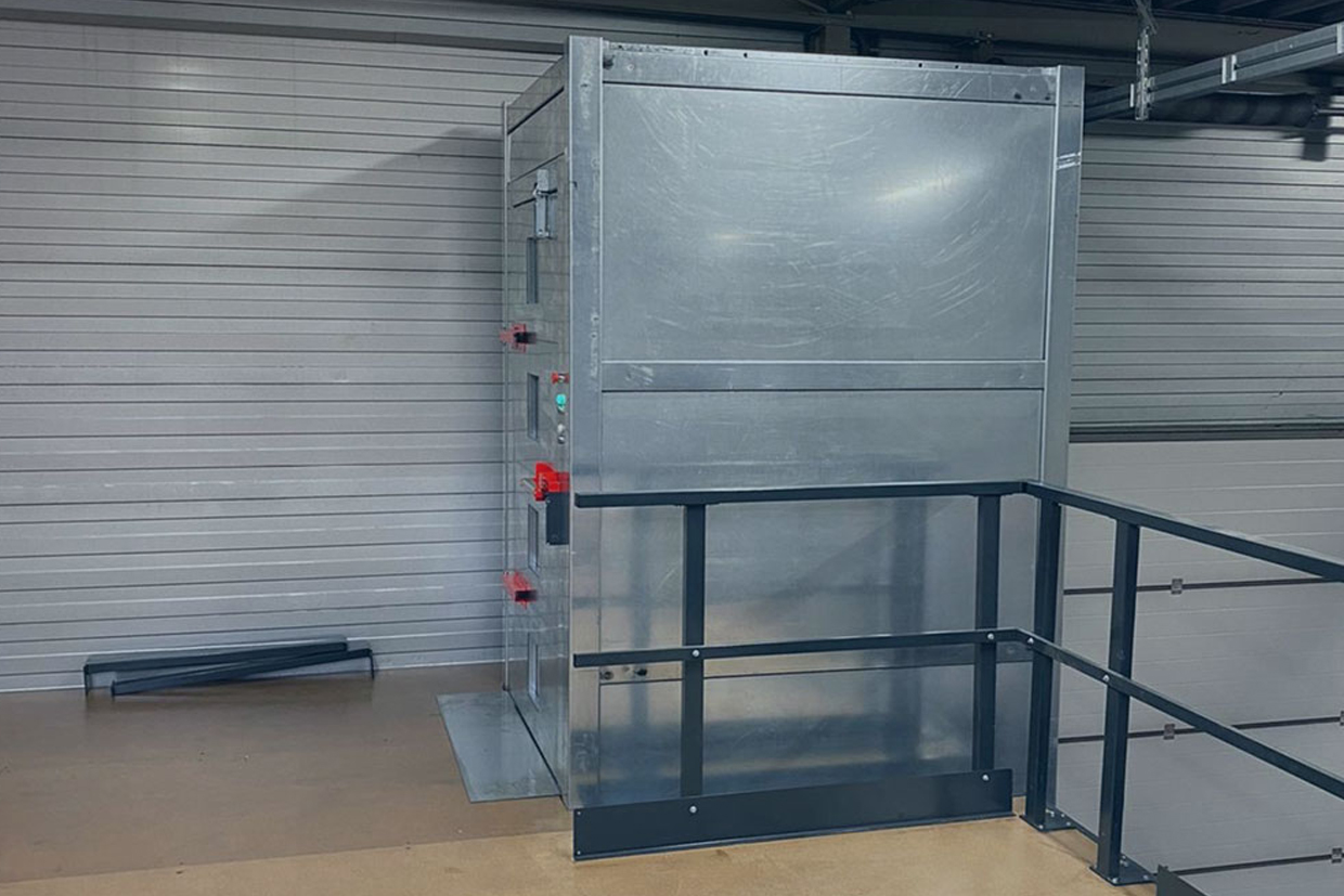 goods lift TCT in warehouse open door