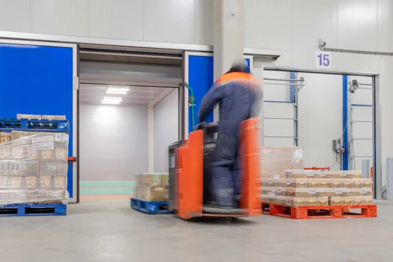 Four goods lifts for Frigo’s refrigerated and freezer terminal