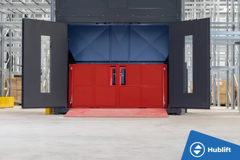 Lastenaufzug für die Mezzanine von TRL Fulfilment