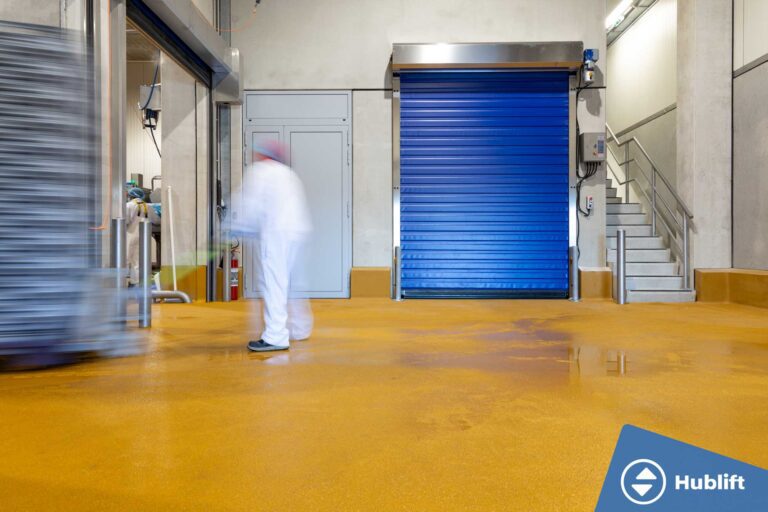 Goederenlift van 4.000 kg met automatische roldeuren