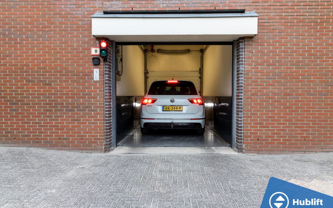 Autolift met persoonsbegeleiding voor een appartementencomplex
