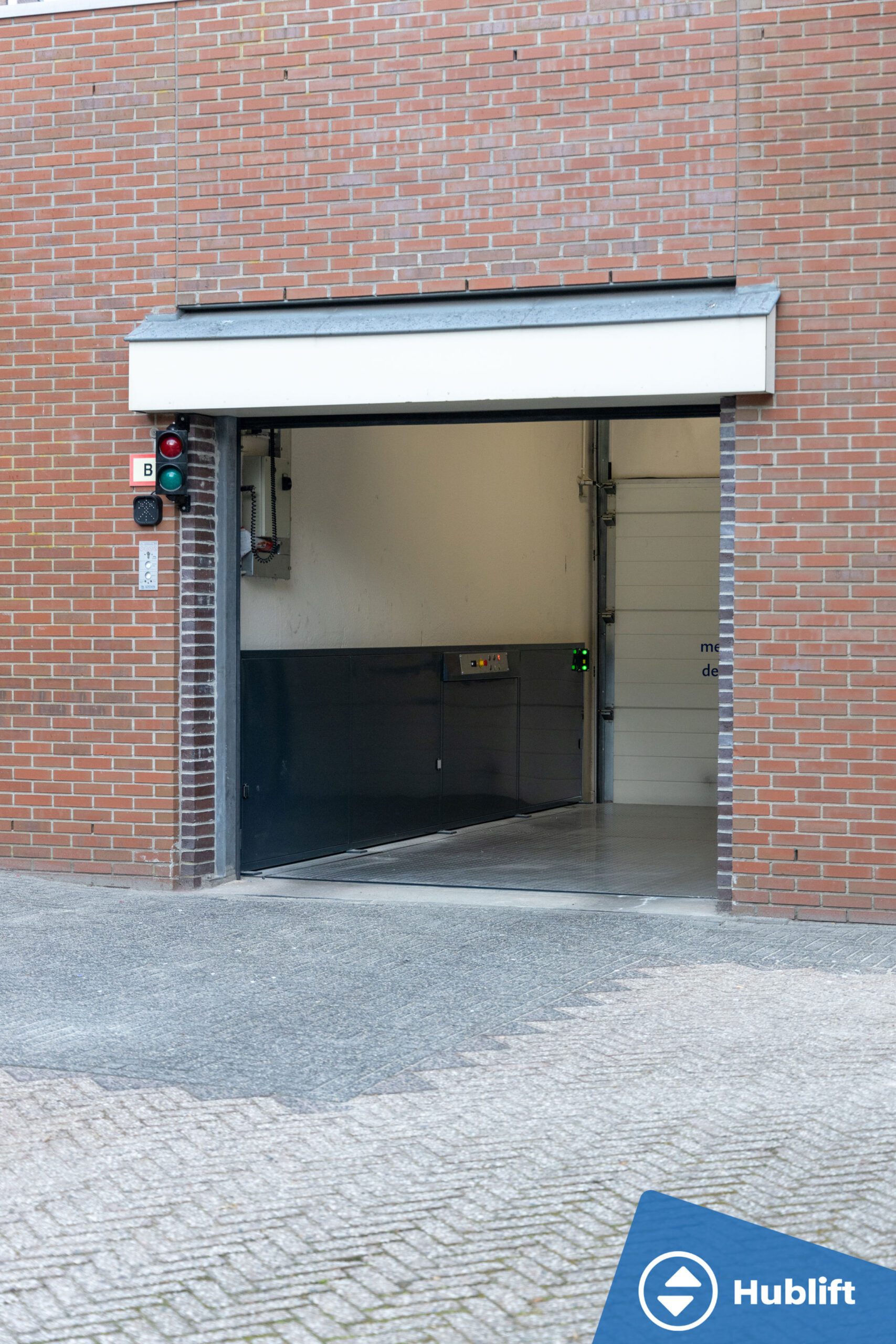 Autolift met persoonsbegeleiding - Deur open boven