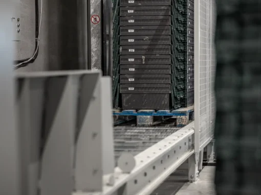 Geautomatiseerde palletlift met rollenbanen voor automatisch laden en lossen