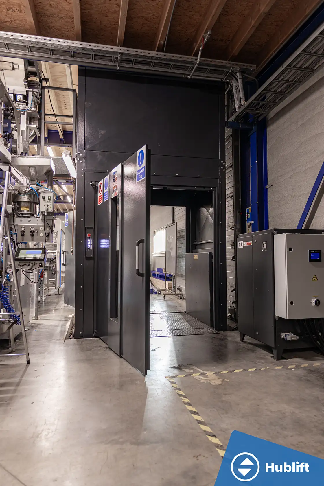 Goederenlift voor koffiebranderij - Dubbele deuren Goederenlift voor koffiebranderij - Dubbele deuren