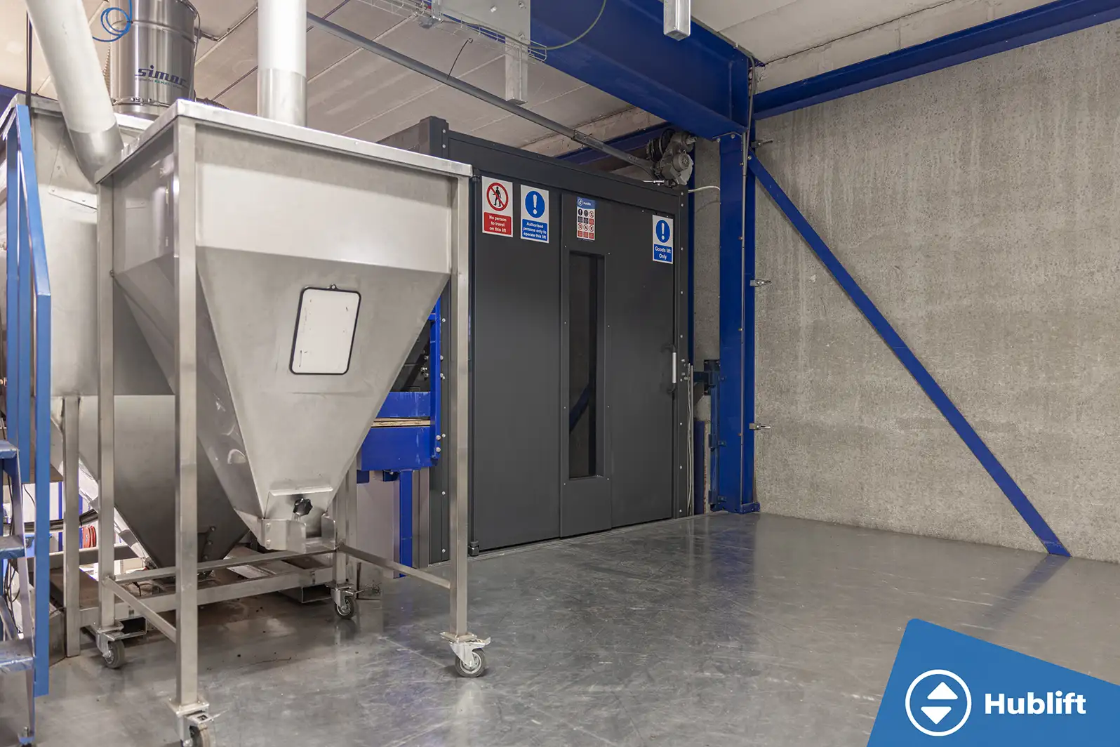 Goederenlift voor koffiebranderij - Eerste verdieping Goederenlift voor koffiebranderij - Eerste verdieping