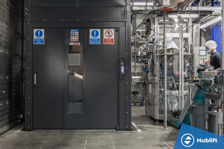 Hydraulische goederenlift voor koffiebranderij Beans Coffee