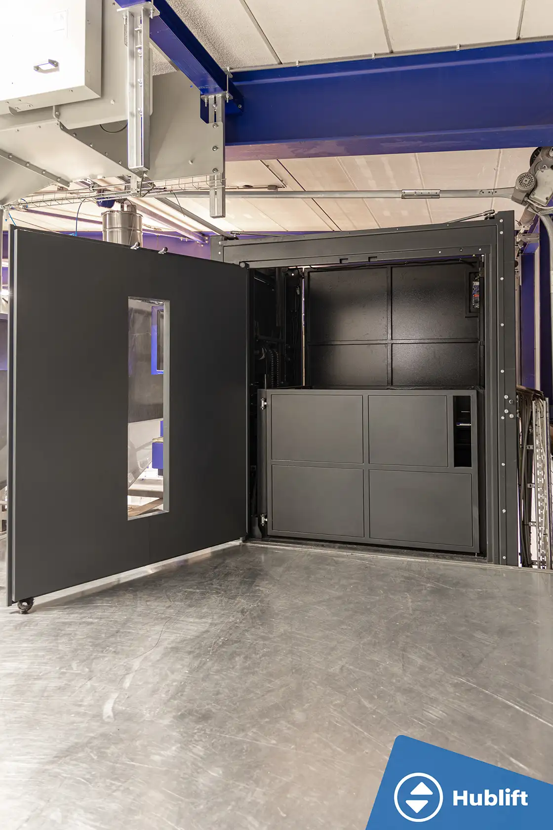 Hydraulische goederenlift voor productiebedrijf Hydraulische goederenlift voor productiebedrijf