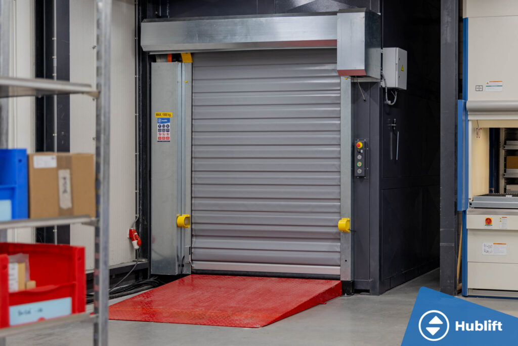 Closed high-speed roller door of the goods lift in the Veth Propulsion facility