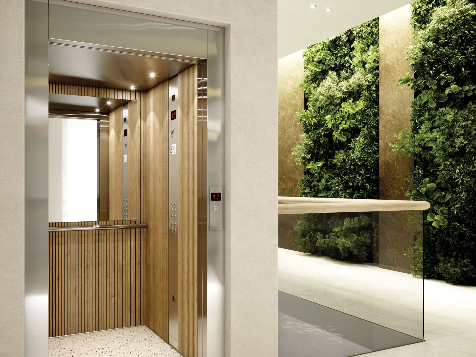 Open personenlift met houten cabinewanden naast een groene plantenwand in een entree